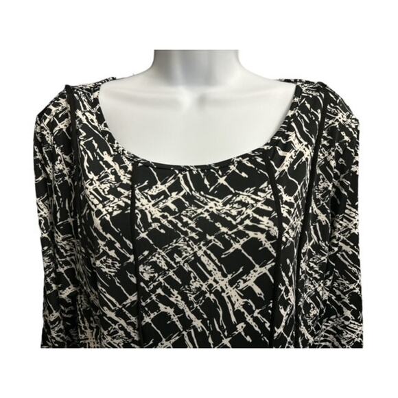 La Vanya Top Petite XL Attractive Black White Geometric Stretch 3/4 Sleeves PXL - Picture 3 of 4